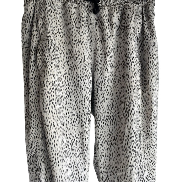 Lululemon Trainer Track pants casual Dottie Dash White & Black Womens Size 4 - Picture 4 of 8